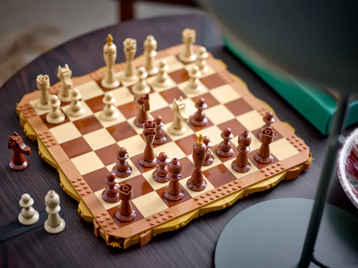 Traditional Chess Set - Image 4
