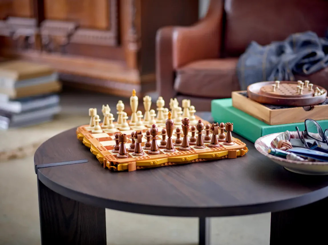 Traditional Chess Set - Image 7