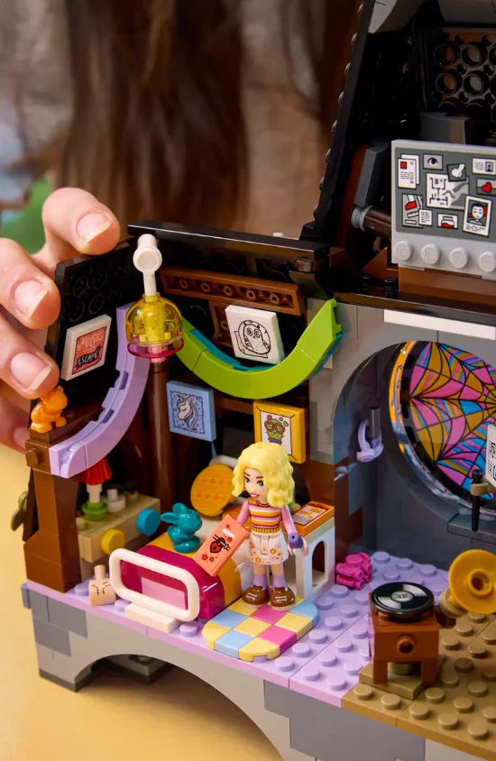 Wednesday & Enid's Dorm Room - Image 12